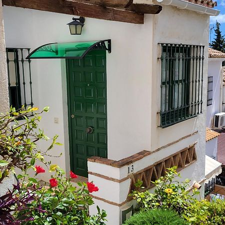 Semi-Detached Adosado Con Encanto -130 M2 - Wifi 600 Mb - Piscina Comunitaria - Patio Privado Torremolinos Buitenkant foto