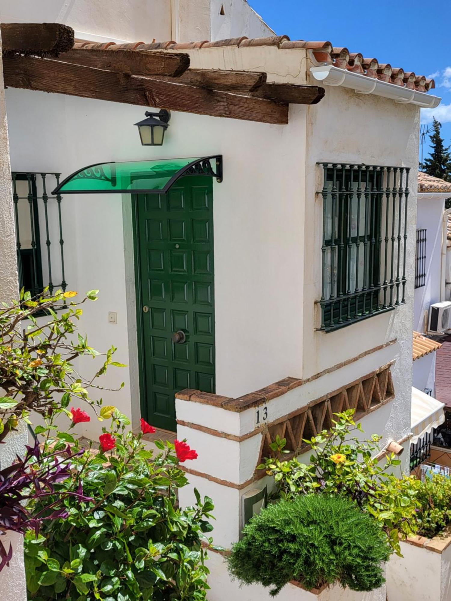 Semi-Detached Adosado Con Encanto -130 M2 - Wifi 600 Mb - Piscina Comunitaria - Patio Privado Torremolinos Buitenkant foto
